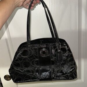 COACH BLACK PATENT LEATHER LOCK KISS SHOULDER BAG PURSE